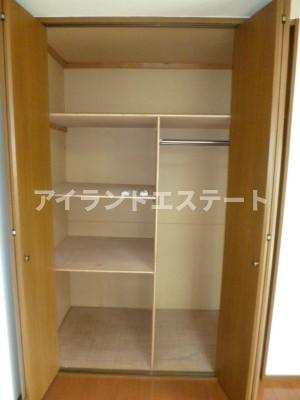 ペイジ弦巻　角部屋　通風良好　バストイレ別の収納