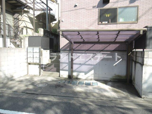 ペイジ弦巻　角部屋　通風良好　バストイレ別のエントランス