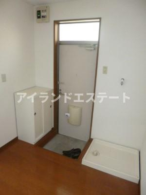 ペイジ弦巻　角部屋　通風良好　バストイレ別の玄関