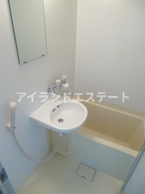 ペイジ弦巻　角部屋　通風良好　バストイレ別の浴室