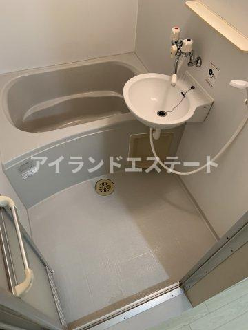 レヴィーユ　駅近　室内洗濯機置場　バストイレ別の洗面所