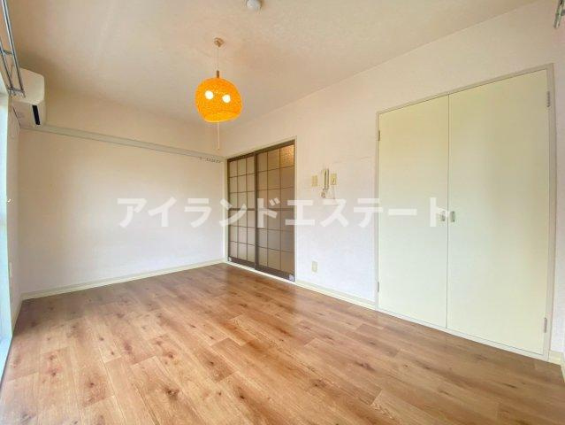 パークサイド駒沢B棟　最上階　陽当たり良好　バストイレ別の居間・リビング