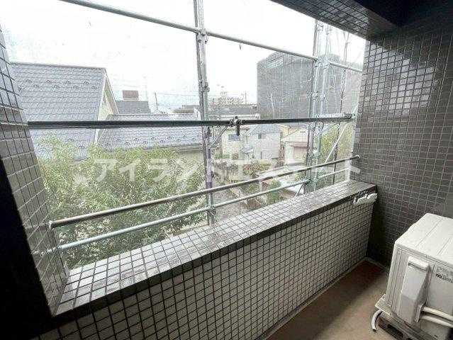 ティブロンコート　最上階　陽当たり良好　バストイレ別のバルコニー