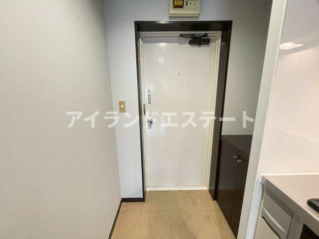 ティブロンコート　最上階　陽当たり良好　バストイレ別の玄関