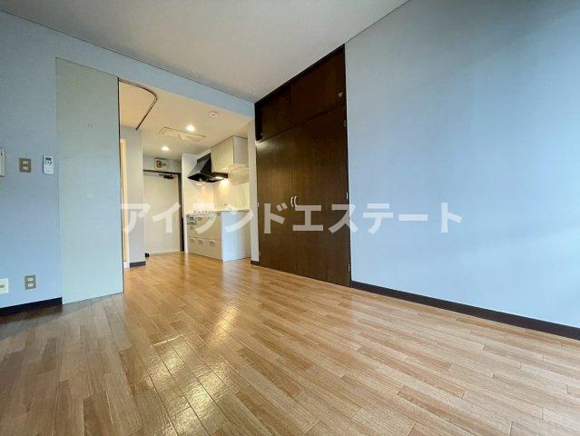 ティブロンコート　最上階　陽当たり良好　バストイレ別の居間・リビング