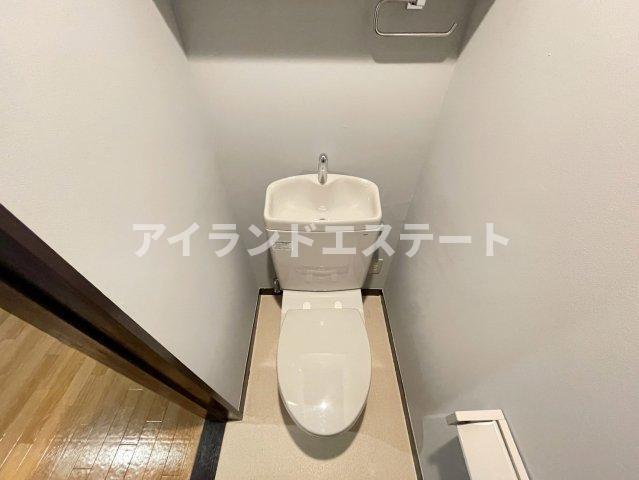 ティブロンコート　最上階　陽当たり良好　バストイレ別のトイレ