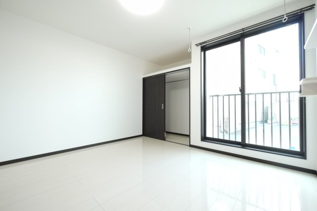 スカイガーデン芳泉の洋室