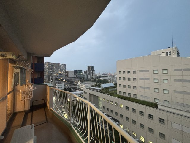 ■撮影日：2026年7月26日18：50頃　暮らしの中での光と風を演出してくれています。見事なまでの開放的な空間をお楽しみください。
