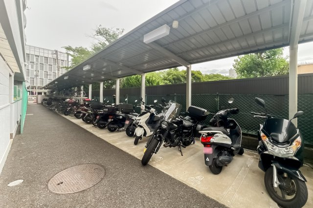 ■【This is a bike parking area】こちらはバイク置き場になります。
