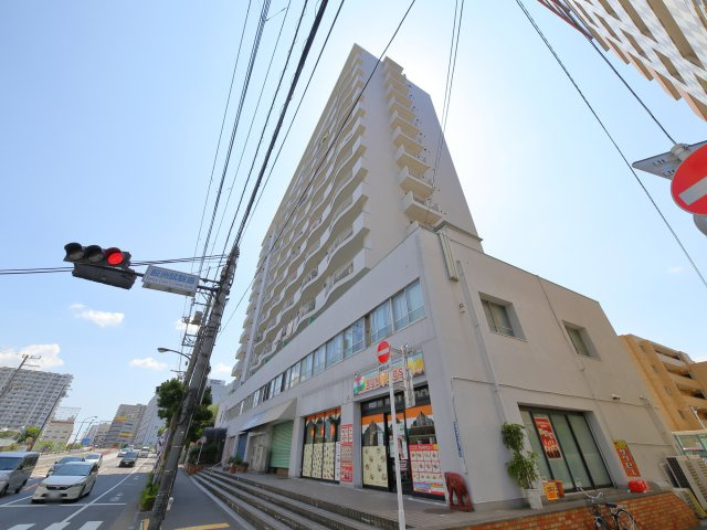 ■爽やかな青空の下に降り注ぐ陽光、豊かな居住性と、クオリティが見事に調和した住空間は、住まうことの喜びを感じさせてくれます。