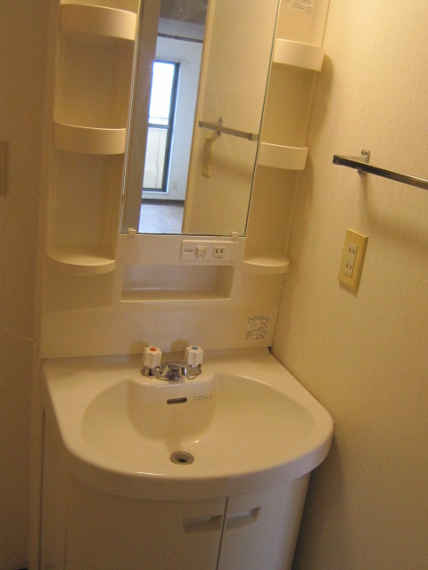 三鷹市大沢３丁目の賃貸マンションの洗面所|同物件別部屋の写真です