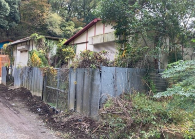 【外観】 | 滝山倉庫 | 最寄り駅が近いなどの交通アクセスが良い土地だと暮らしやすいですよね。通勤・通学の観点から土地を選ぶことも大切です！自身や家族のライフワークからあったの物件を探しましょう！当社営業がお力になります！