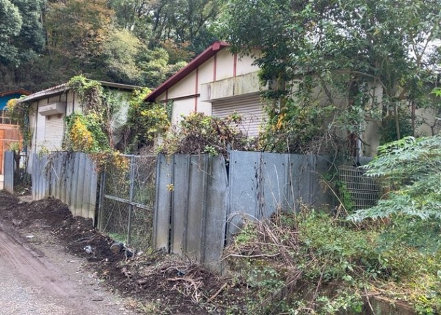 【外観】 | 滝山倉庫 | 最寄り駅が近いなどの交通アクセスが良い土地だと暮らしやすいですよね。通勤・通学の観点から土地を選ぶことも大切です！自身や家族のライフワークからあったの物件を探しましょう！当社営業がお力になります！