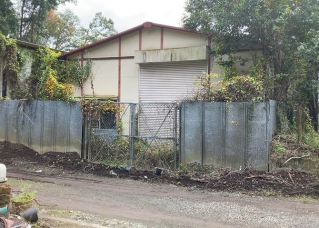 【外観】 | 滝山倉庫 | 物件の詳細については、現地を見てわかること以外に、役所や法務局などで調べないとわからないことがあります。そのため、現地に行く場合は、もしこの物件を買ったらどのような生活ができるかをイメージしましょう。