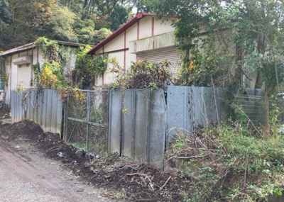 【外観】 | 滝山倉庫 | 家を建てる前提で土地を探している場合、地盤の丈夫さは譲れない条件の一つです。地盤が脆弱だと追加工事が必要となります。また、過去に地盤沈下や液状化現象を起こした土地は、できるだけ避けた方がいいでしょう。