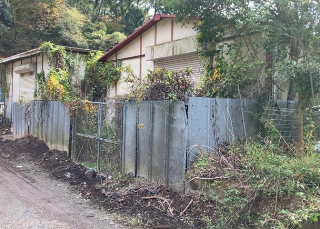 【外観】 | 滝山倉庫 | 家を建てる前提で土地を探している場合、地盤の丈夫さは譲れない条件の一つです。地盤が脆弱だと追加工事が必要となります。また、過去に地盤沈下や液状化現象を起こした土地は、できるだけ避けた方がいいでしょう。