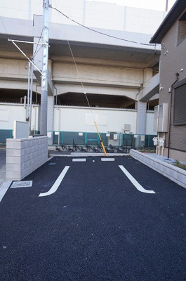 【駐車場】 | カンファーツリーハウス | 駐車場