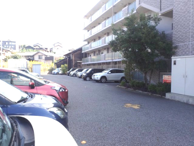 ルミナス常滑の駐車場