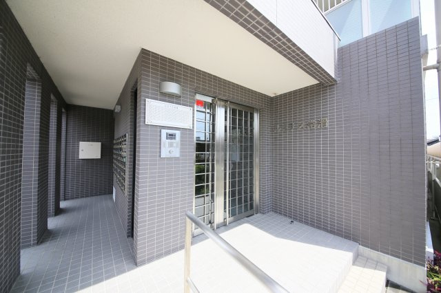 ルミナス常滑のエントランス