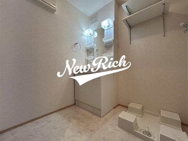 高崎市貝沢町のアパートの独立洗面台