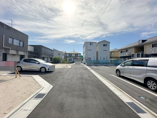 安芸郡海田町南幸町の前面道路含む現地写真|道路幅は4.2mあり、切り返し場所もあるため駐車もしやすいです☆