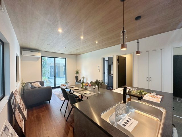 安芸郡海田町南幸町の居間・リビング|（類似仕様）16帖の広々としたリビング☆
