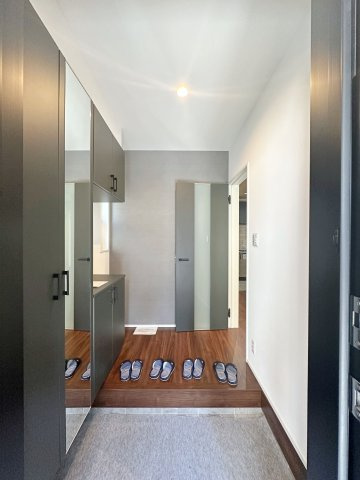 安芸郡海田町南幸町の玄関|（類似仕様）広くて明るい玄関ホール☆
