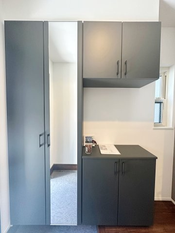 安芸郡海田町南幸町の玄関|（類似仕様）姿見付きシューズボックス☆
大容量のシューズボックスの為、靴もたくさん収納が可能です♪