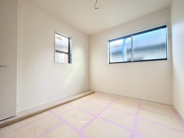 西東京市下保谷2丁目　新築戸建　全2棟の洋室|２面採光のため、日差しが差し込む明るいお部屋です！

現地ご見学希望・資料請求などお気軽にお問い合わせ下さい！
03-5990-5201