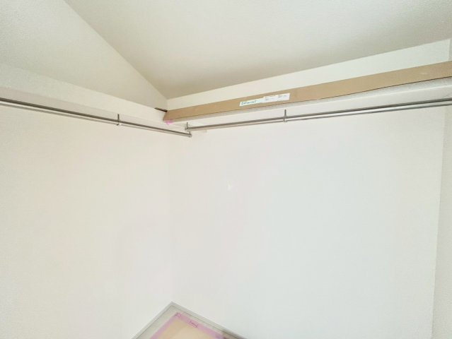 西東京市下保谷2丁目　新築戸建　全2棟の収納|四季に応じて衣類などをしまう事ができる、大型収納スペースのウォークインクローゼット！

現地ご見学希望・資料請求などお気軽にお問い合わせ下さい！
03-5990-5201