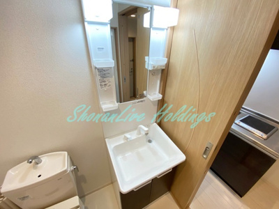 【洗面所】 | ベイルーム鎌倉山崎 | 明るい洗面所です