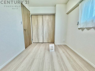 子供部屋…創造性や成長を促す遊びの空間を提供。学習や趣味に集中できる環境を整えます。個別のプライベートスペースは自己表現と自立心を育み、心地よい睡眠環境を整えリラックスできる場所を提供。