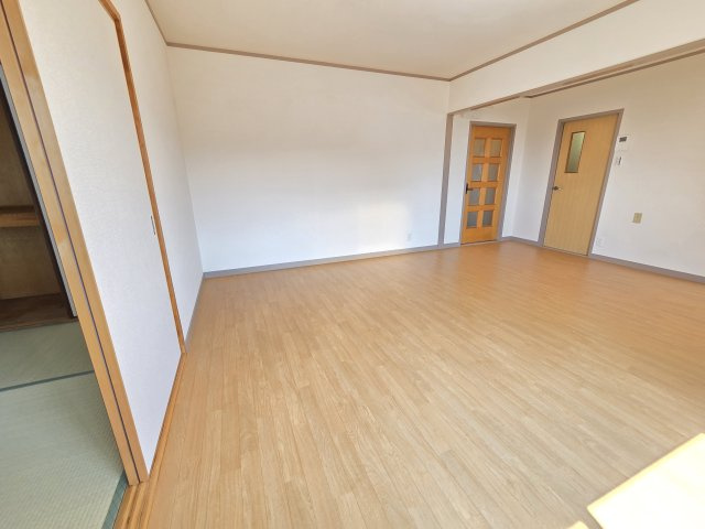 【洋室】 | 小松里マンション