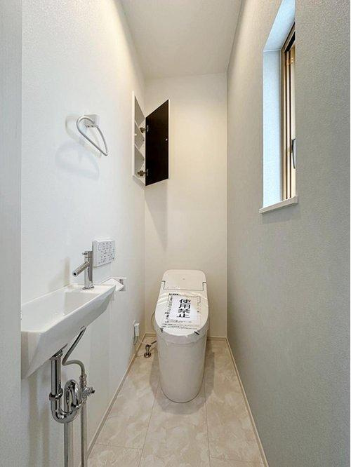 海田町大立町のトイレ|1階ウォシュレットトイレ☆
各階にウォシュレットトイレがついています♪