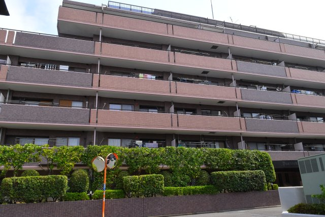 多摩市連光寺２丁目の中古マンションの外観