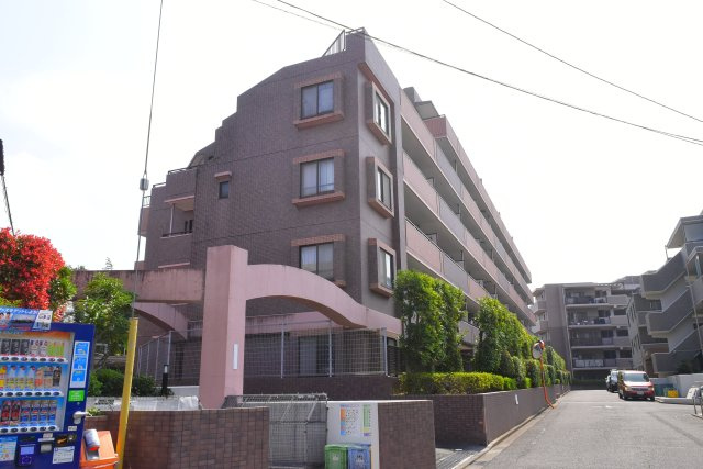 多摩市連光寺２丁目の中古マンションの外観