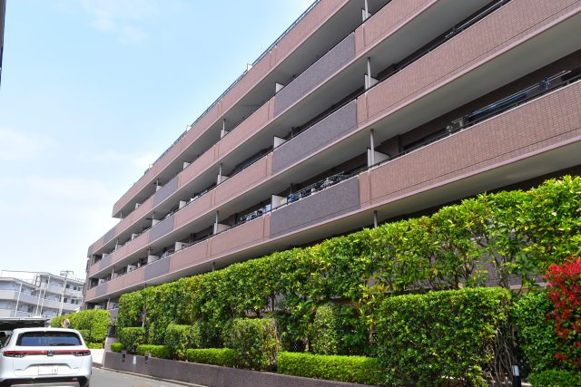 多摩市連光寺２丁目の中古マンションの外観