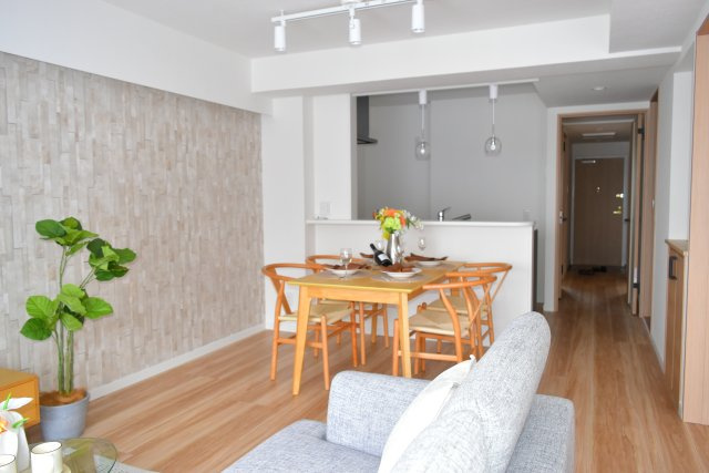 多摩市連光寺２丁目の中古マンションの居間・リビング