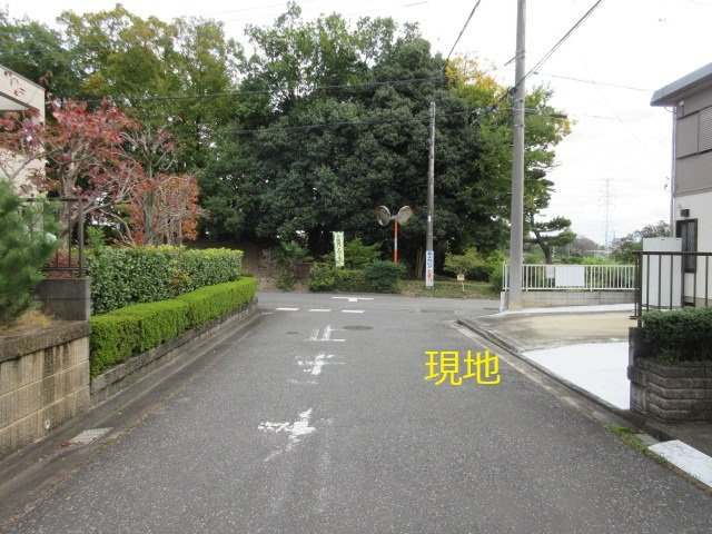 中古戸建　東松山市桜山台3-891（リフォーム住宅）の前面道路含む現地写真