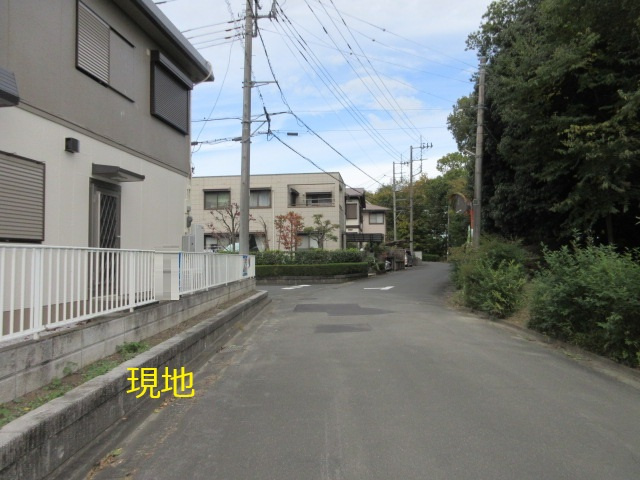 中古戸建　東松山市桜山台3-891（リフォーム住宅）の前面道路含む現地写真