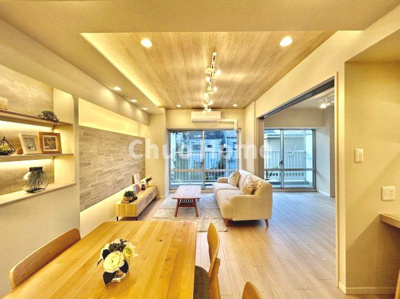 【居間・リビング】 | ライオンズマンション綾瀬第2 | 【リビングダイニング】一日の中で多くの時間を過すことになるリビングダイニングだからこそ、いつも穏やかな空間であることが必然。爽やかな通風と採光を存分に感じる事が出来る空間です。