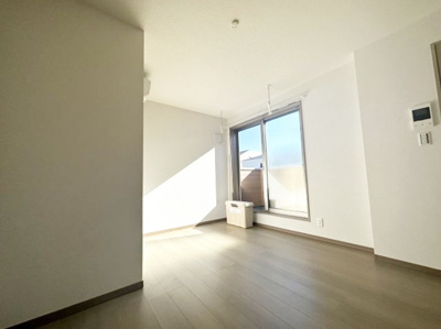 【居間・リビング】 | ベイルーム伊勢町Ⅰ | 日当たり良好な洋室♪