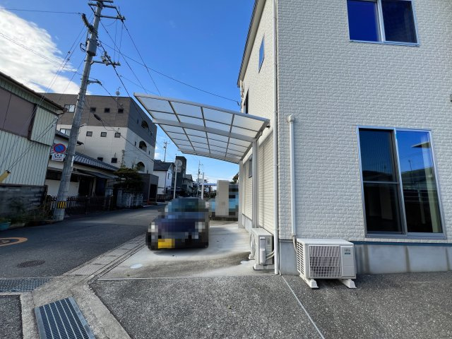 高知市三園町のテラスの駐車場