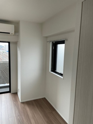 【居間・リビング】 | イアース練馬 | 8.1帖のきれいな洋室。