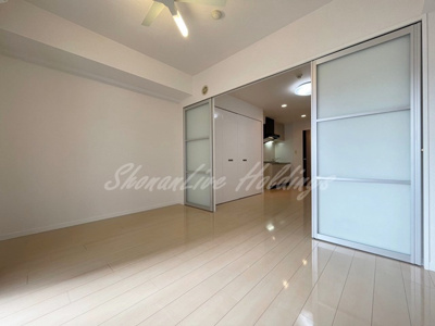 【寝室】 | ヴィータローザ横浜吉野町 | 落ち着いた雰囲気の洋室♪