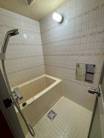 東5-2戸建の浴室