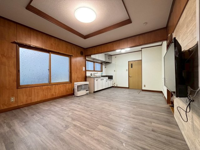 東5-2戸建の居間・リビング