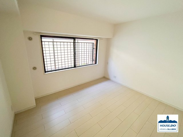◆ライオンズマンション八事ガーデン弐番館◆ペット可♪角部屋！の洋室|居室は東向きなので朝の目覚めも快適です♪