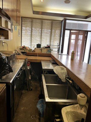 足立１丁目店舗の玄関