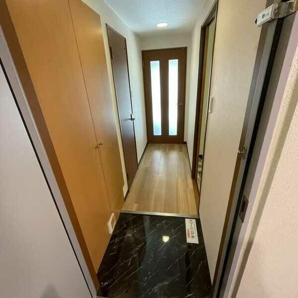 グランシャルマン新大阪の玄関